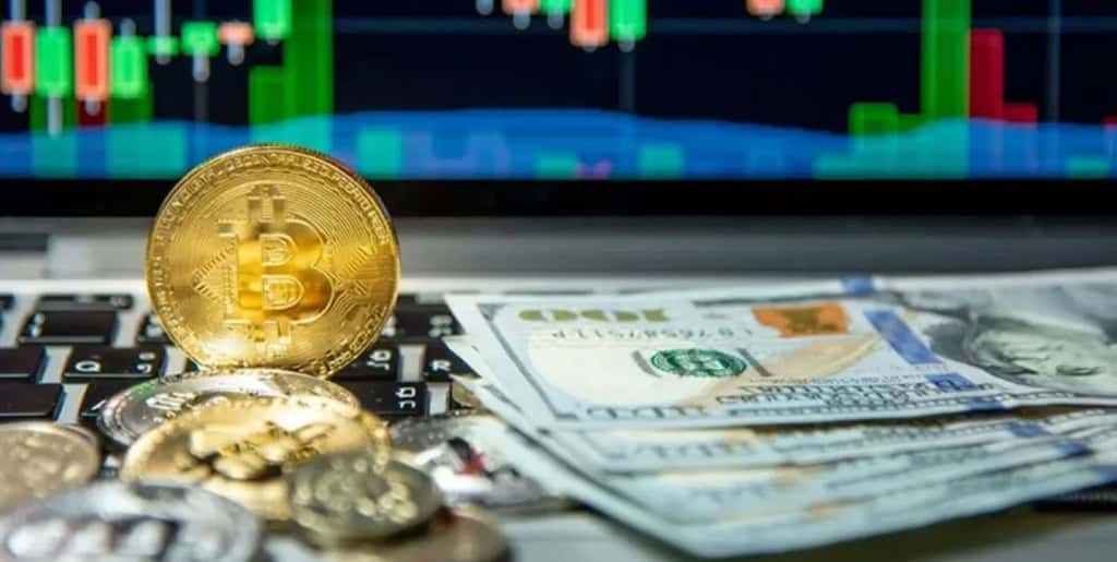 Kripto para çekim emri verilen ekran ve dolar destesi
